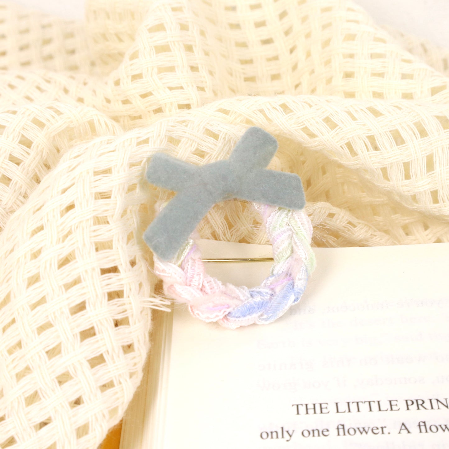 crochet brooch mary sue